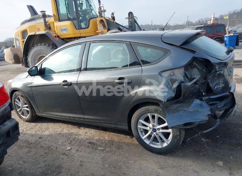 Photo 14 of 2018 Ford Focus SE (VIN 1FADP3K22JL285268)