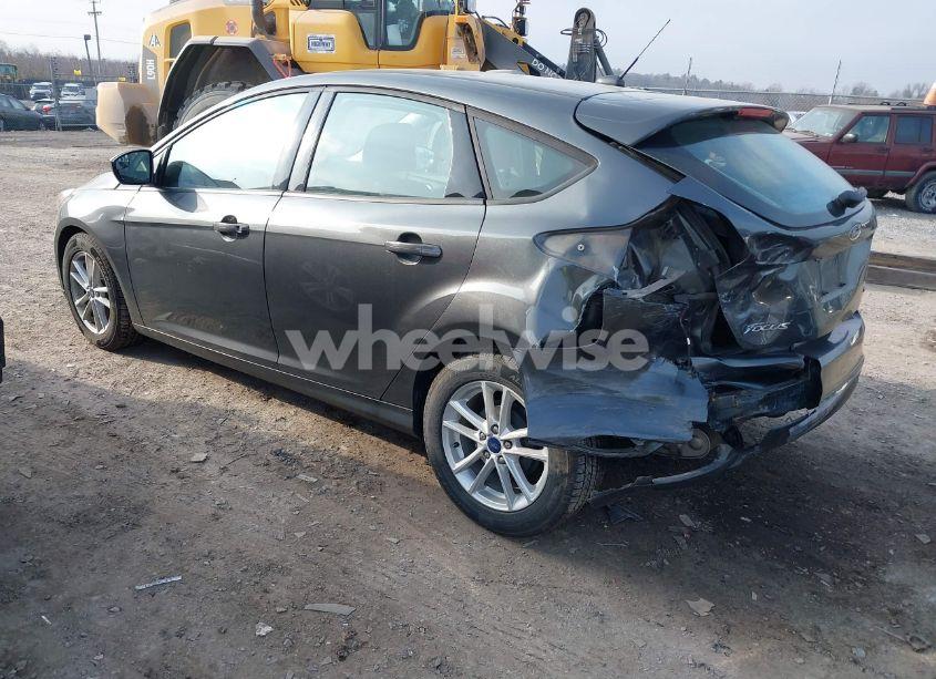 Photo 3 of 2018 Ford Focus SE (VIN 1FADP3K22JL285268)