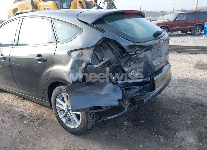 Photo 6 of 2018 Ford Focus SE (VIN 1FADP3K22JL285268)