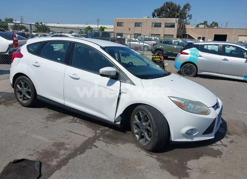 2013 Ford Focus SE (VIN 1FADP3K23DL279077) main photo