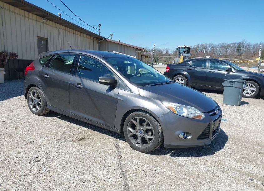 2013 Ford Focus SE (VIN 1FADP3K23DL289334) main photo