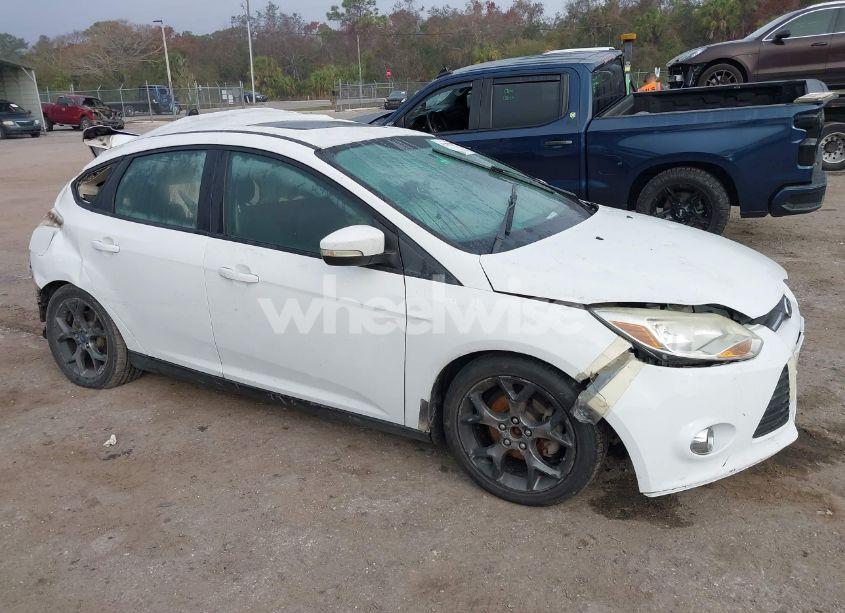 2013 Ford Focus SE (VIN 1FADP3K23DL374626) main photo