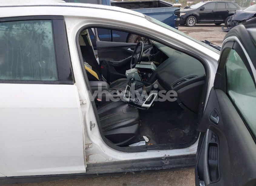 Photo 5 of 2013 Ford Focus SE (VIN 1FADP3K23DL374626)