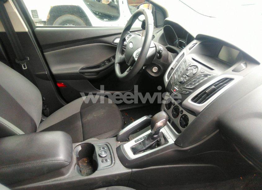 Photo 5 of 2013 Ford Focus SE (VIN 1FADP3K23DL380877)