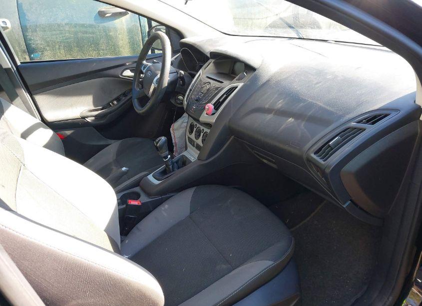 Photo 5 of 2014 Ford Focus SE (VIN 1FADP3K23EL103339)