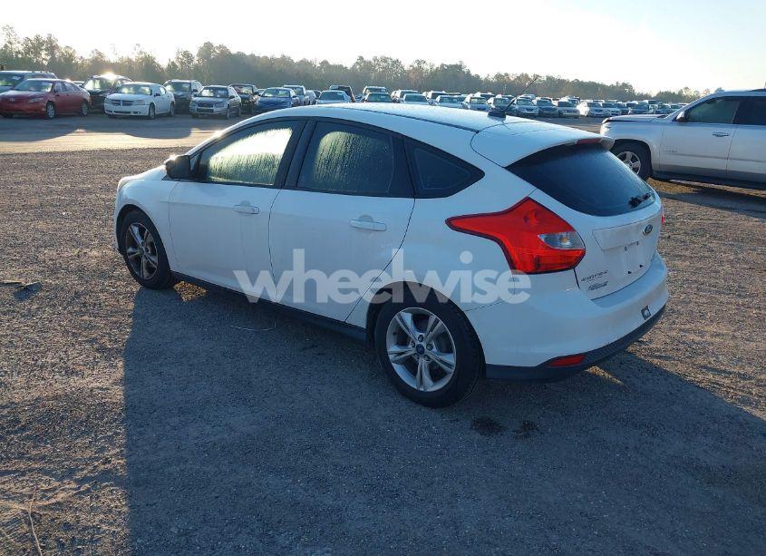 Photo 3 of 2014 Ford Focus SE (VIN 1FADP3K23EL121730)