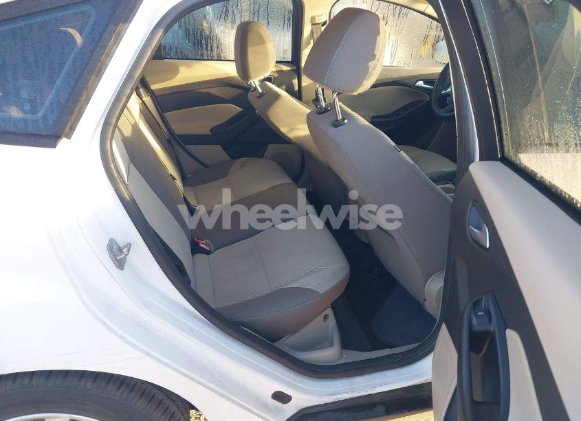 Photo 8 of 2014 Ford Focus SE (VIN 1FADP3K23EL121730)