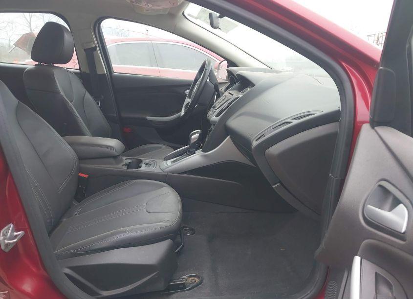 Photo 5 of 2014 Ford Focus SE (VIN 1FADP3K23EL166957)