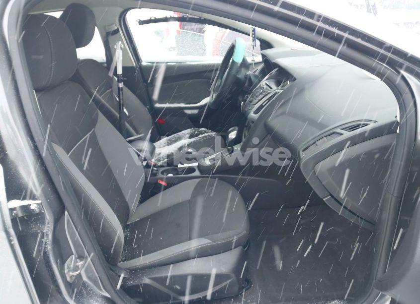 Photo 5 of 2014 Ford Focus SE (VIN 1FADP3K23EL178753)