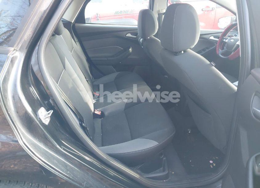 Photo 8 of 2014 Ford Focus SE (VIN 1FADP3K23EL184228)