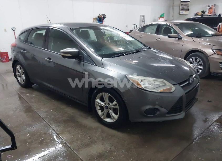 2014 Ford Focus SE (VIN 1FADP3K23EL205935) main photo