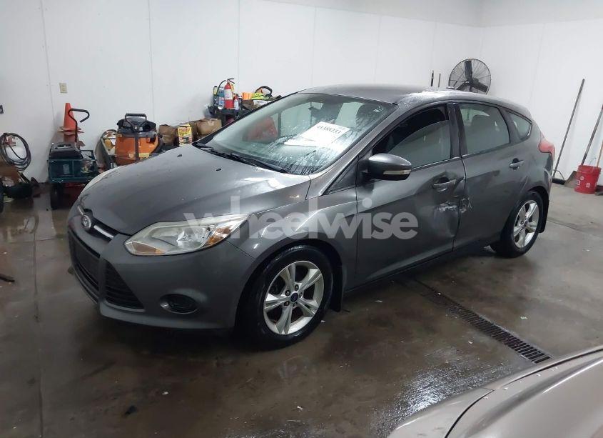 Photo 2 of 2014 Ford Focus SE (VIN 1FADP3K23EL205935)