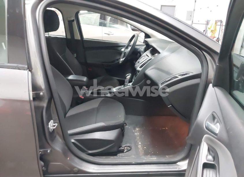 Photo 5 of 2014 Ford Focus SE (VIN 1FADP3K23EL205935)