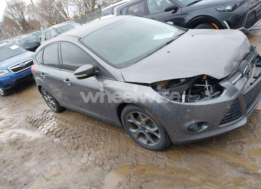 2014 Ford Focus SE (VIN 1FADP3K23EL236991) main photo