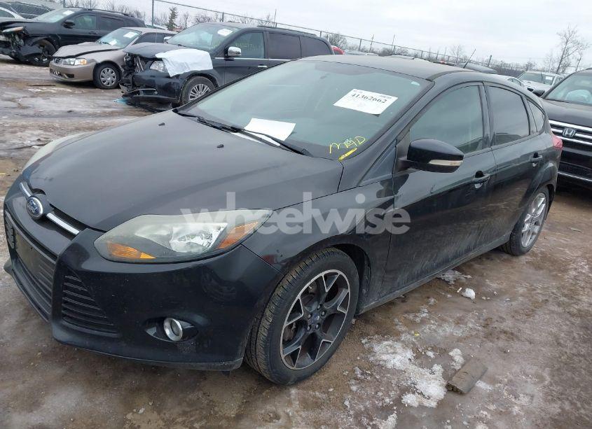 Photo 2 of 2014 Ford Focus SE (VIN 1FADP3K23EL258943)
