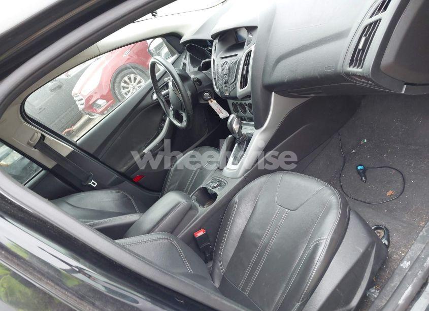 Photo 5 of 2014 Ford Focus SE (VIN 1FADP3K23EL258943)