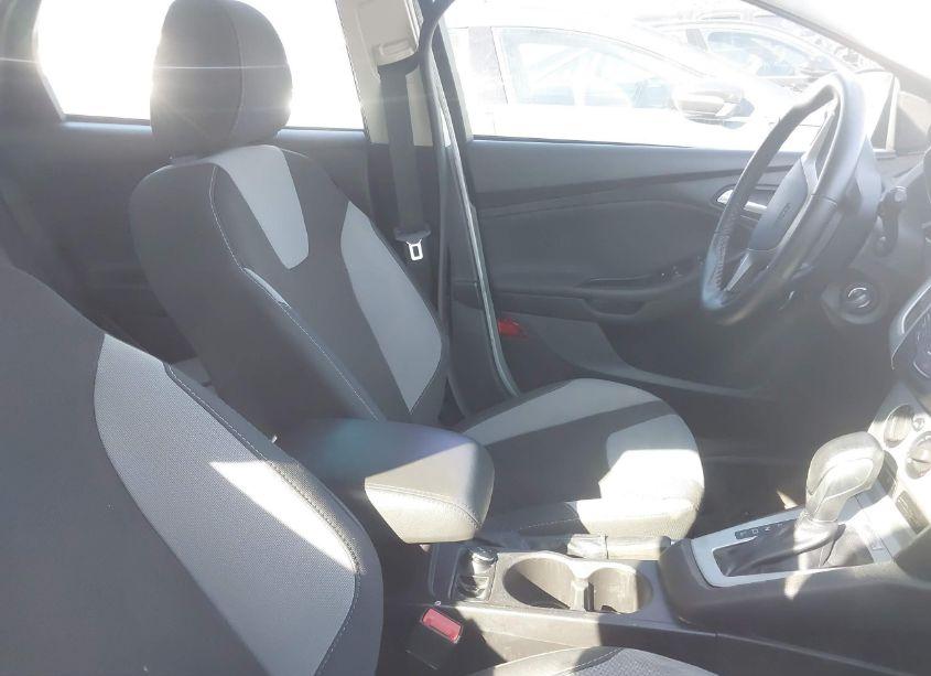 Photo 5 of 2014 Ford Focus SE (VIN 1FADP3K23EL279582)
