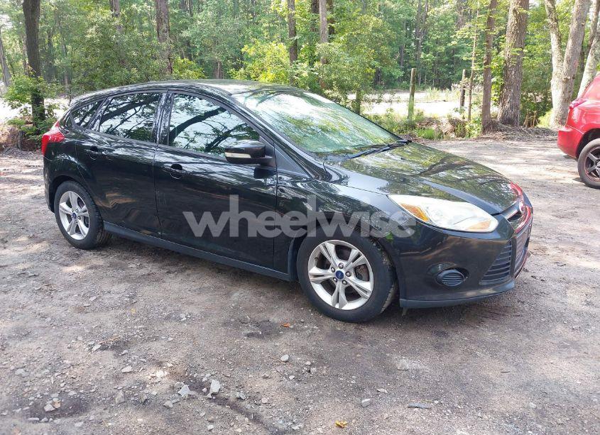 2014 Ford Focus SE (VIN 1FADP3K23EL284216) main photo