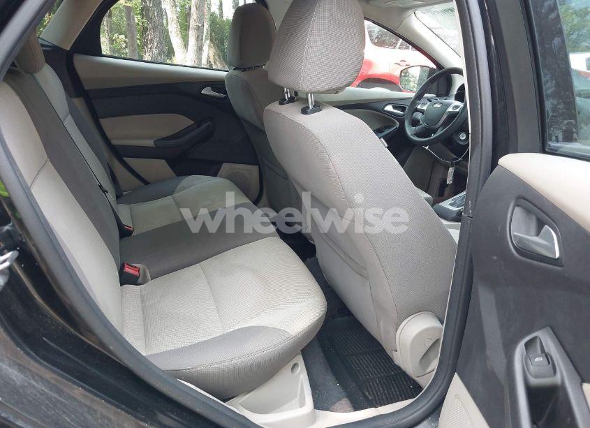 Photo 8 of 2014 Ford Focus SE (VIN 1FADP3K23EL284216)