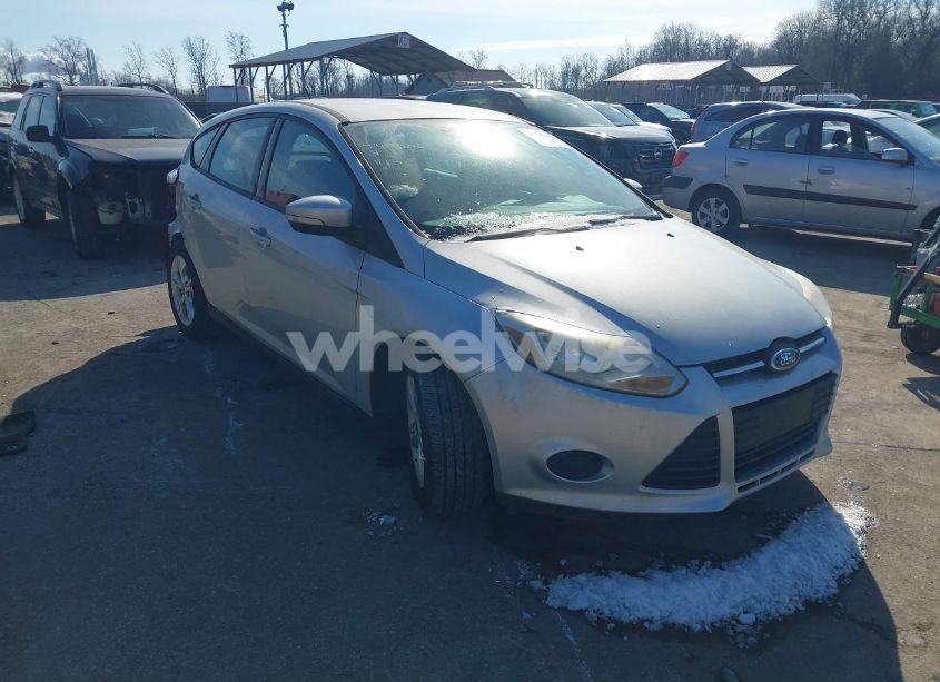 2014 Ford Focus SE (VIN 1FADP3K23EL314427) main photo