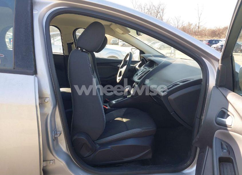 Photo 5 of 2014 Ford Focus SE (VIN 1FADP3K23EL314427)