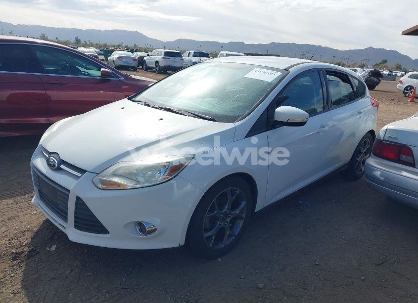 Photo 2 of 2014 Ford Focus SE (VIN 1FADP3K23EL325525)