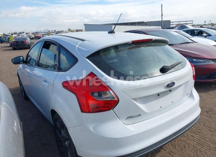 Photo 3 of 2014 Ford Focus SE (VIN 1FADP3K23EL325525)