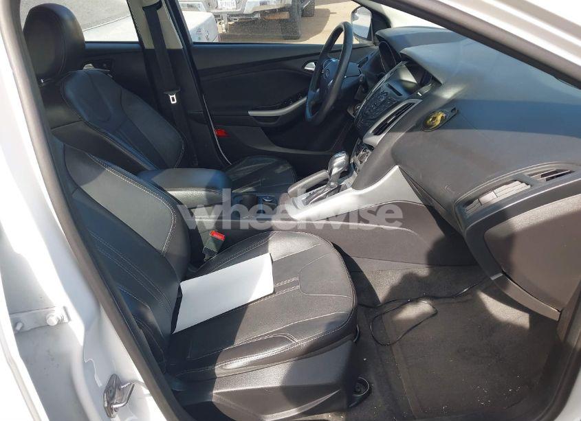 Photo 5 of 2014 Ford Focus SE (VIN 1FADP3K23EL325525)