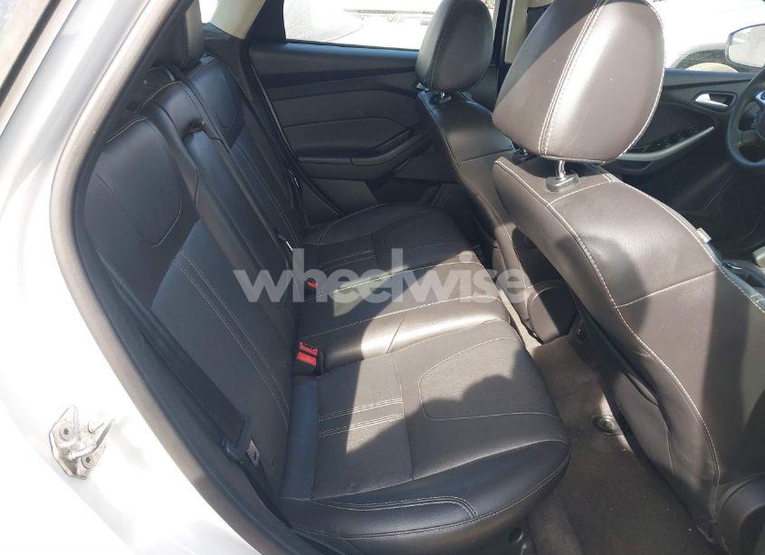 Photo 8 of 2014 Ford Focus SE (VIN 1FADP3K23EL325525)