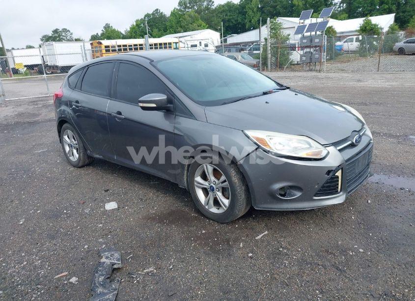 2014 Ford Focus SE (VIN 1FADP3K23EL361196) main photo