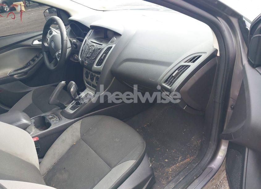 Photo 5 of 2014 Ford Focus SE (VIN 1FADP3K23EL361196)