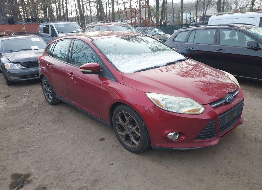 2014 Ford Focus SE (VIN 1FADP3K23EL371100) main photo