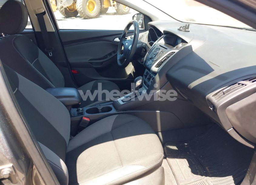 Photo 5 of 2014 Ford Focus SE (VIN 1FADP3K23EL409554)