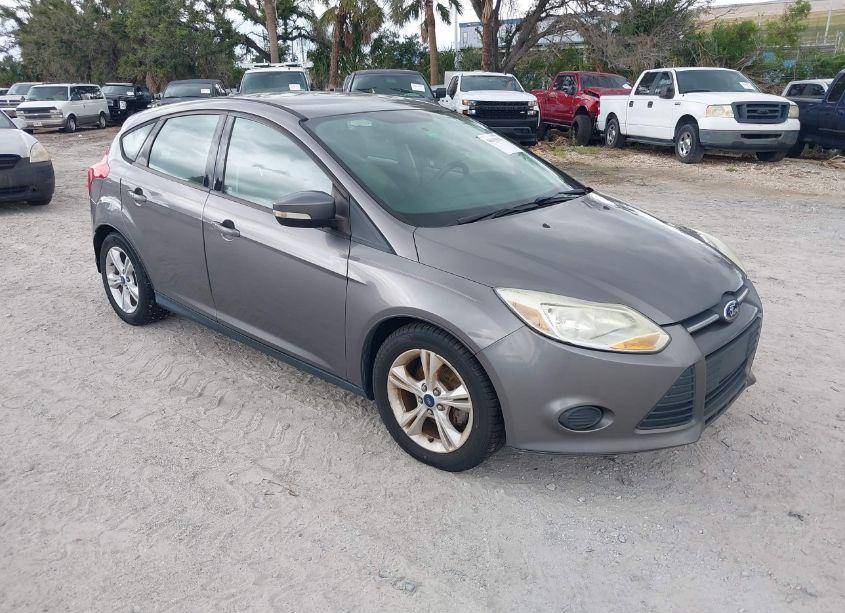 2014 Ford Focus SE (VIN 1FADP3K23EL417265) main photo