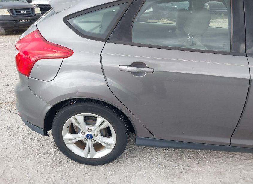 Photo 13 of 2014 Ford Focus SE (VIN 1FADP3K23EL417265)