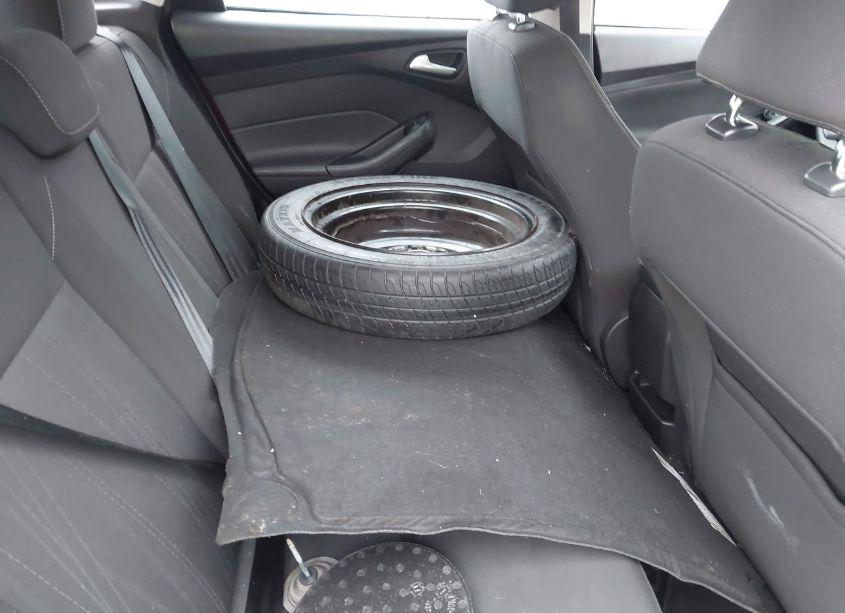 Photo 12 of 2015 Ford Focus SE (VIN 1FADP3K23FL208688)