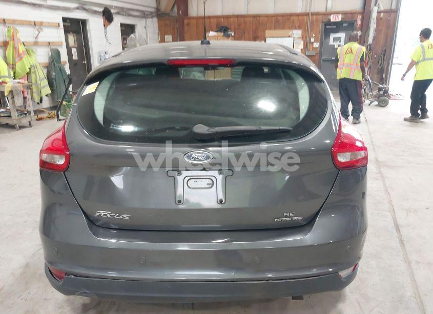 Photo 16 of 2015 Ford Focus SE (VIN 1FADP3K23FL209498)