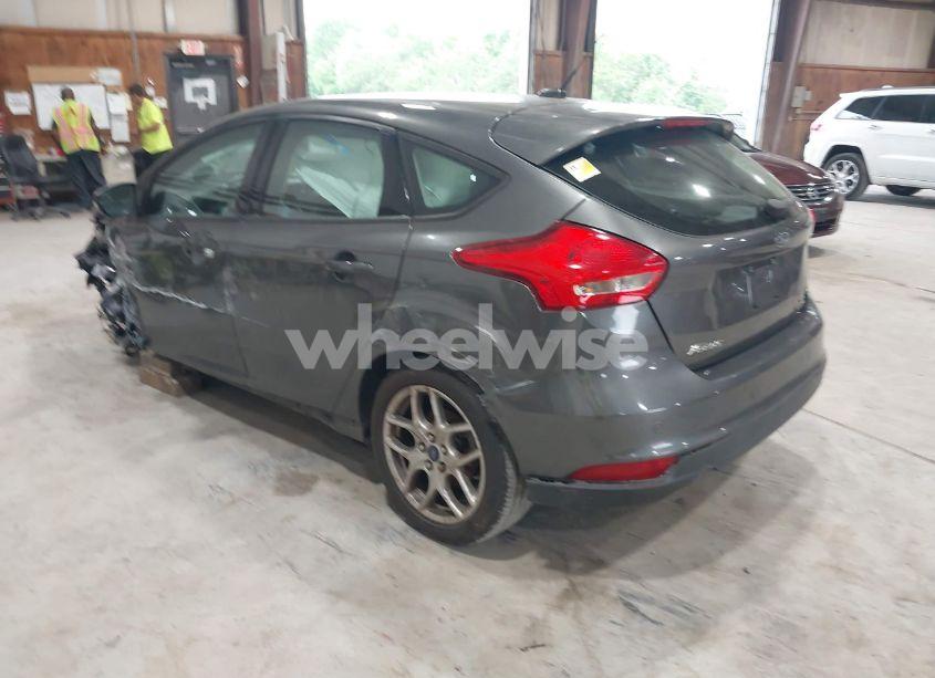 Photo 3 of 2015 Ford Focus SE (VIN 1FADP3K23FL209498)