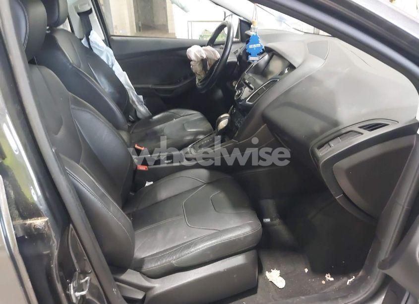 Photo 5 of 2015 Ford Focus SE (VIN 1FADP3K23FL209498)