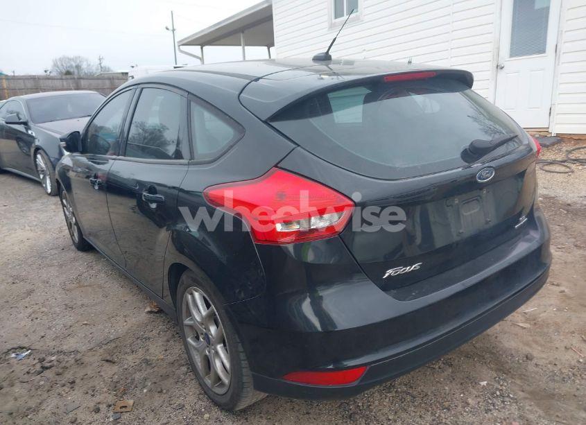 Photo 3 of 2015 Ford Focus SE (VIN 1FADP3K23FL214832)