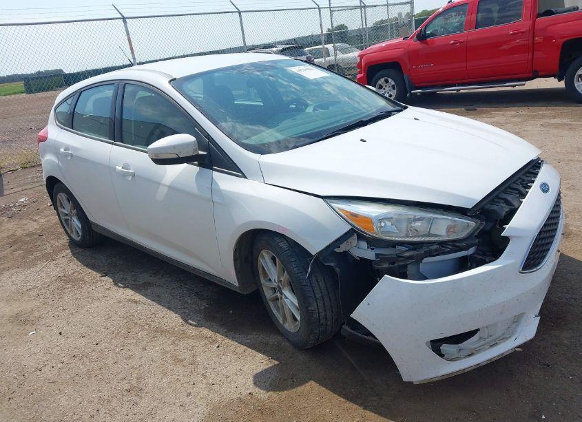 2015 Ford Focus SE (VIN 1FADP3K23FL220811) main photo