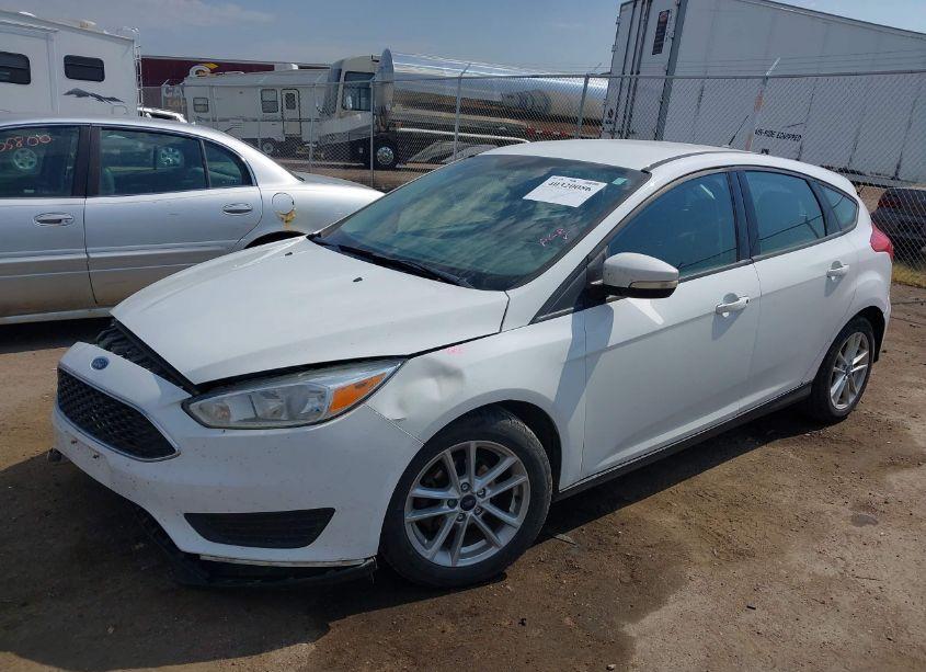 Photo 2 of 2015 Ford Focus SE (VIN 1FADP3K23FL220811)