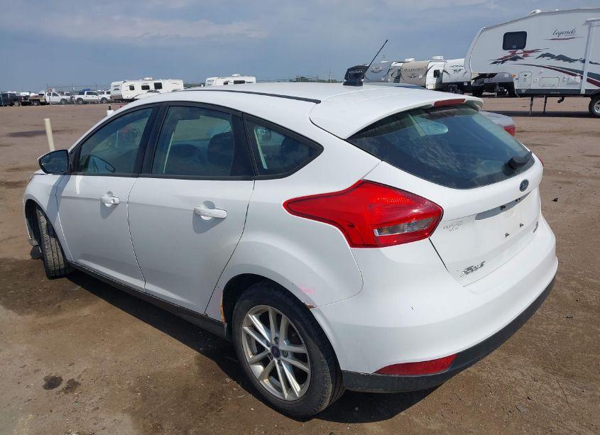 Photo 3 of 2015 Ford Focus SE (VIN 1FADP3K23FL220811)