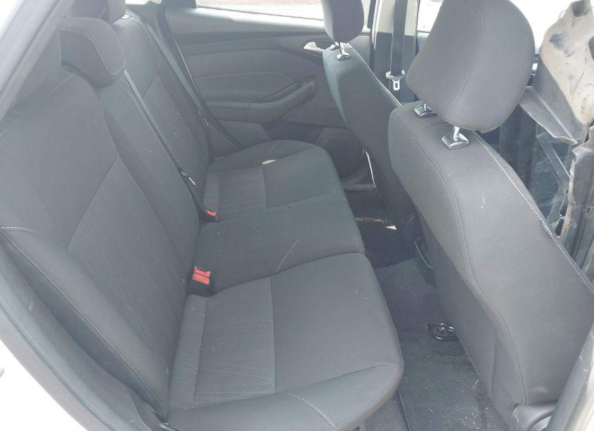 Photo 8 of 2015 Ford Focus SE (VIN 1FADP3K23FL220811)