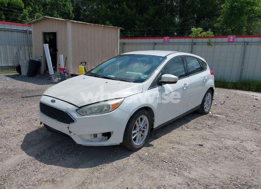 Photo 2 of 2015 Ford Focus SE (VIN 1FADP3K23FL222722)