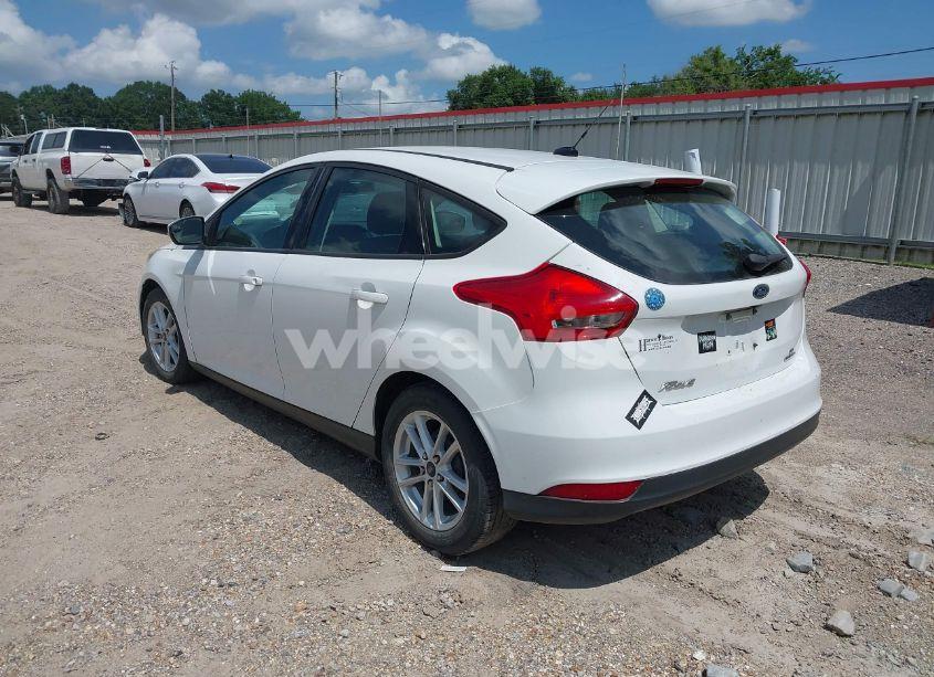 Photo 3 of 2015 Ford Focus SE (VIN 1FADP3K23FL222722)