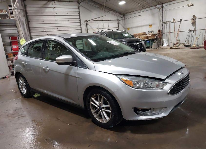 2015 Ford Focus SE (VIN 1FADP3K23FL222879) main photo