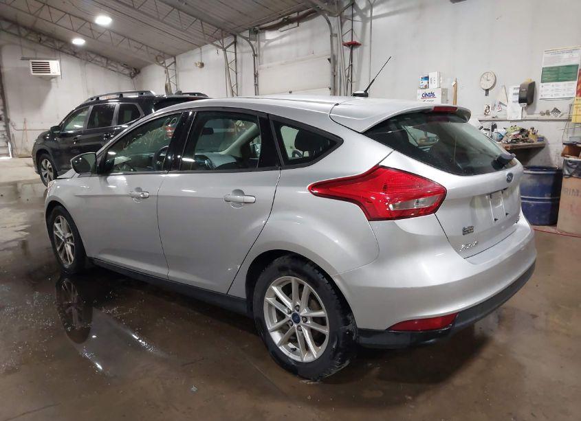 Photo 3 of 2015 Ford Focus SE (VIN 1FADP3K23FL222879)