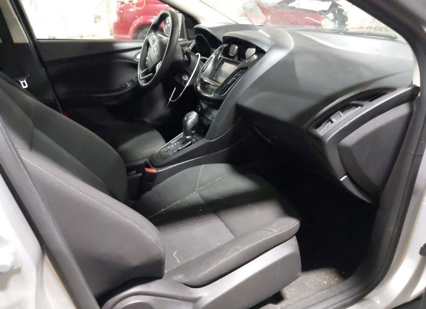 Photo 5 of 2015 Ford Focus SE (VIN 1FADP3K23FL222879)