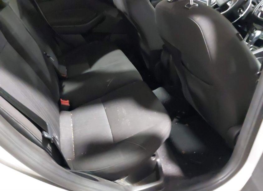 Photo 8 of 2015 Ford Focus SE (VIN 1FADP3K23FL222879)